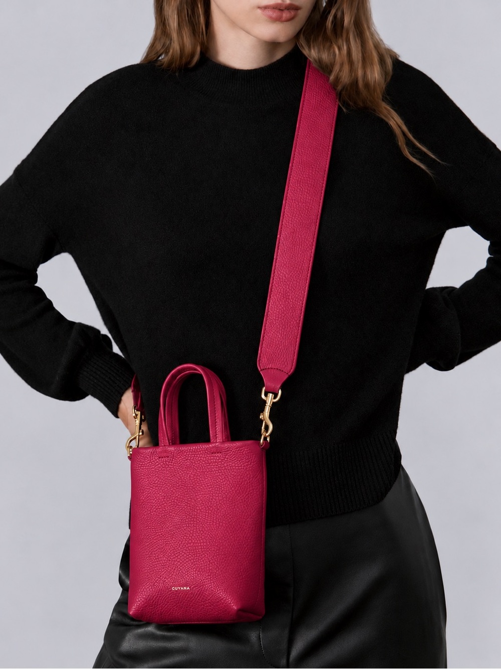 Cuyana Easy Phone Tote Raspberry